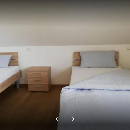 Weishaupt, Pfingstweider Str. 30 *